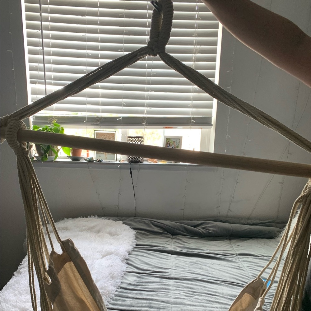 Hanging Chair - Picture 2 of 3